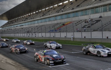 Történelmi kvalifikációs eredmény és Nissan győzelem a GT1 futamon Portugáliában